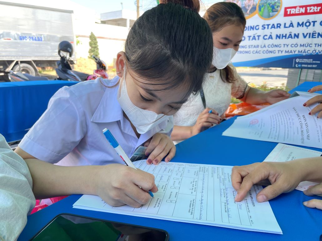 In 2024, Binh Duong's labor recruitment demand will increase compared to 2023. Photo: Dinh Trong