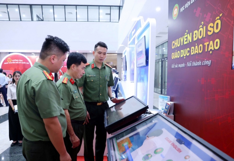 Many features and digital transformation models between the police unit and technology corporations have been built. Illustration photo: Hoang Phong
