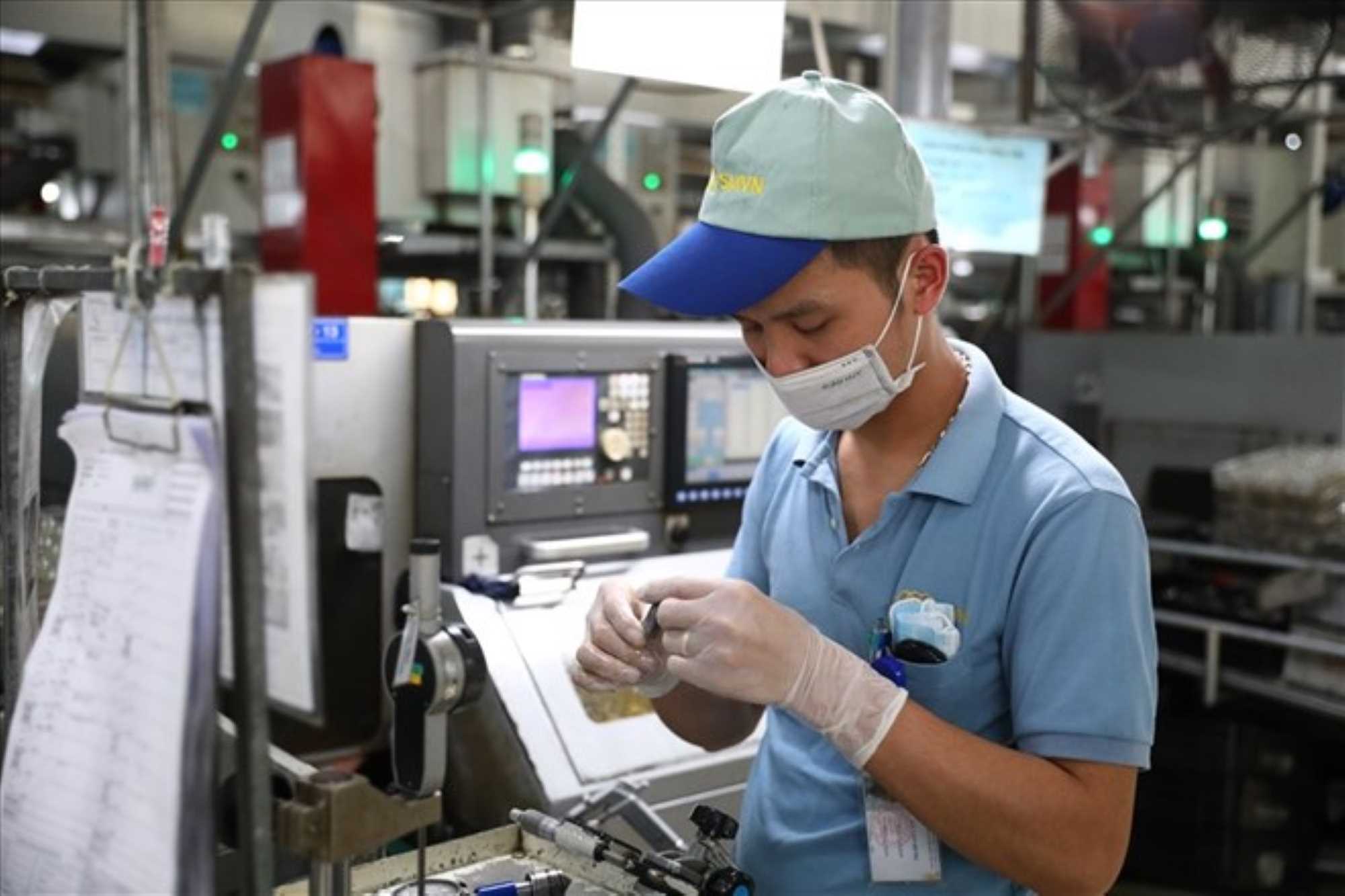 In October, the total preliminary import-export turnover of goods reached 69.19 billion USD. Photo: Cuong Ngo