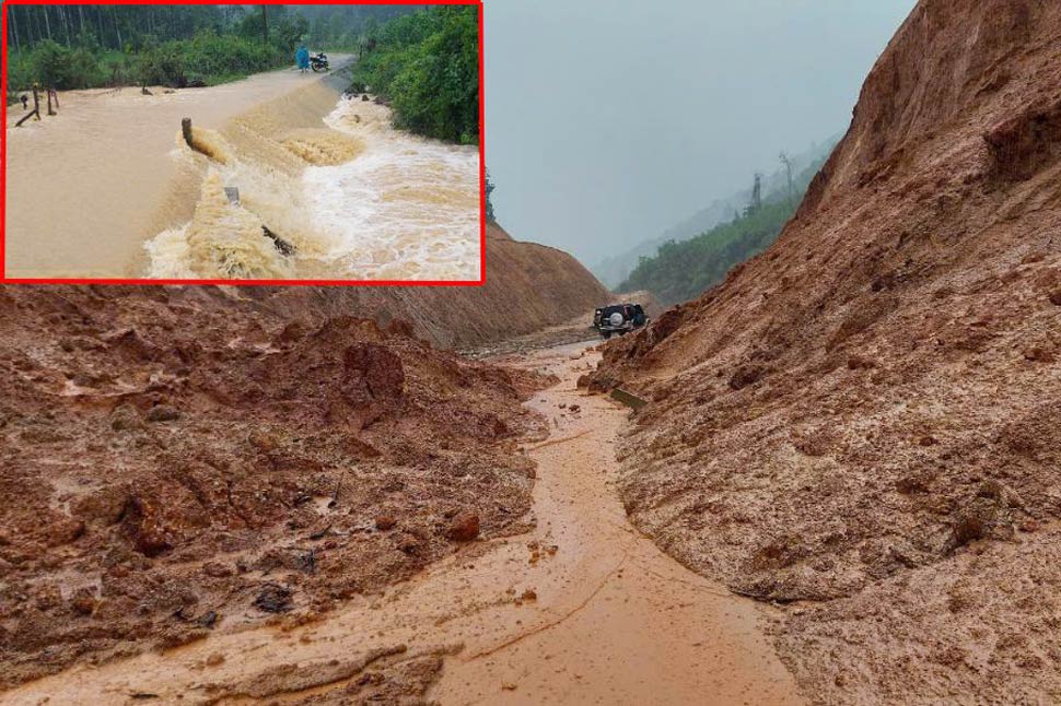 After many heavy rains, the mountainous district of An Lao (Binh Dinh) experienced landslides at 8 locations and flooding at 14 locations. Photo: Ba Huynh