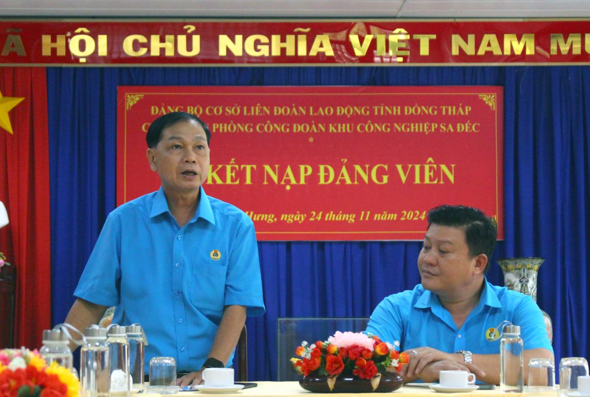 Ong Tran Luu Phong - Chu tich Cong doan cac khu cong nghiep tinh An Giang phat bieu tai buoi trao doi kinh nghiem hoat dong Cong doan. Anh: Thanh Mai