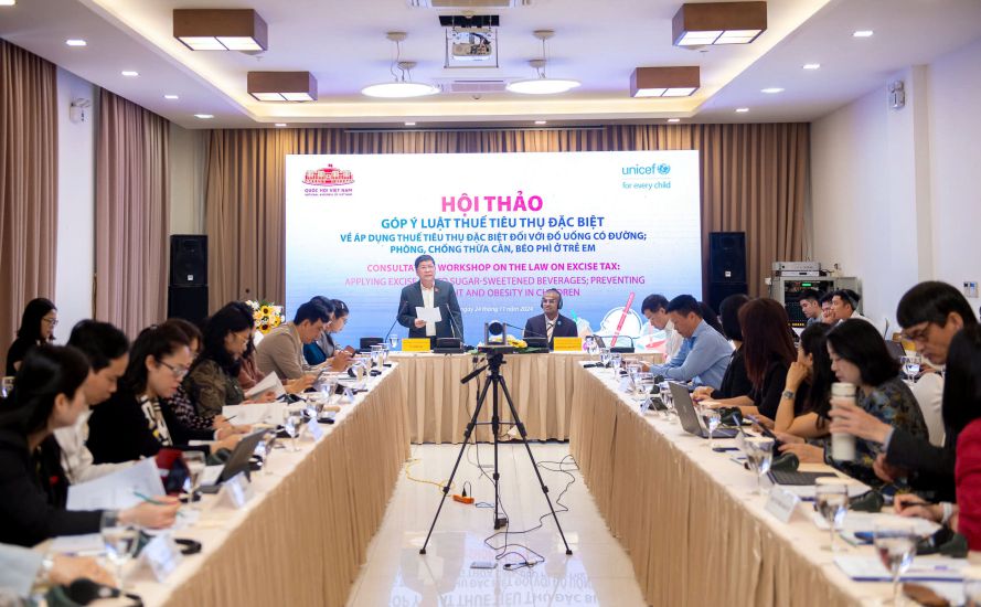 Workshop on providing comments on the Law on Special Consumption Tax on applying Special Consumption Tax to sugary drinks, preventing overweight and obesity in children. Photo: Tran Vuong