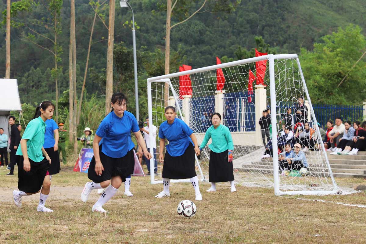 The 2024 Quang Ninh Province Ethnic Minority Women's Football Tournament opened on October 27 in Binh Lieu District. Photo: Binh Lieu Portal