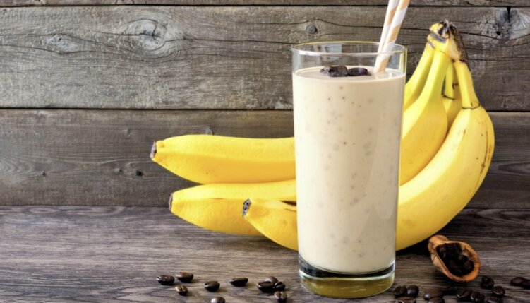How to make banana coffee smoothie. Photo: According to Healthshots.