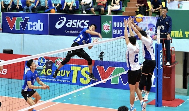 Sanest Khanh Hoa meets Hanoi at the 2024 national volleyball tournament. Photo: VFV