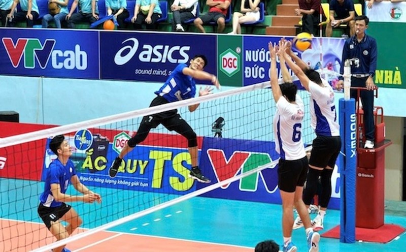 Sanest Khanh Hoa meets Hanoi at the 2024 national volleyball tournament. Photo: VFV