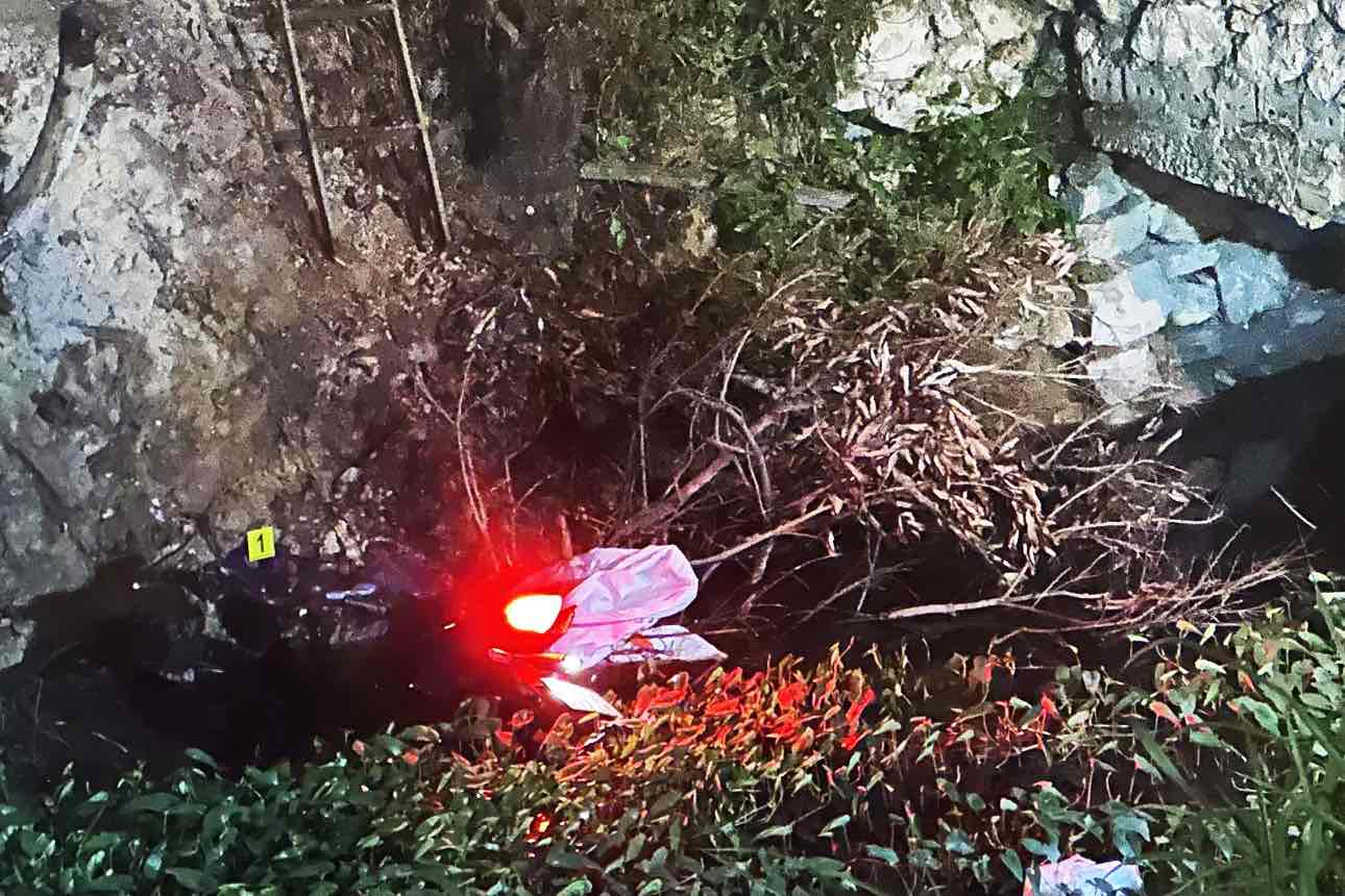 Scene of the incident where 3 people in a family died in a ditch. Photo: P Van