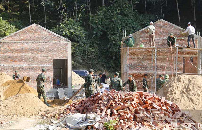 Theo ong Nguyen Tien Cuong - Pho Chu tich UBND huyen Dien Bien, huyen da khoi phuc san xuat duoc 55/123 ha dien tich bi thiet hai. “Hien nay, co ban cac vi tri, khu diem tren dia ban xa Muong Pon da hoan thanh cong tac giai phong mat bang va mot so khu diem da di vao xay dung cho nhan dan” -  ong Cuong noi.