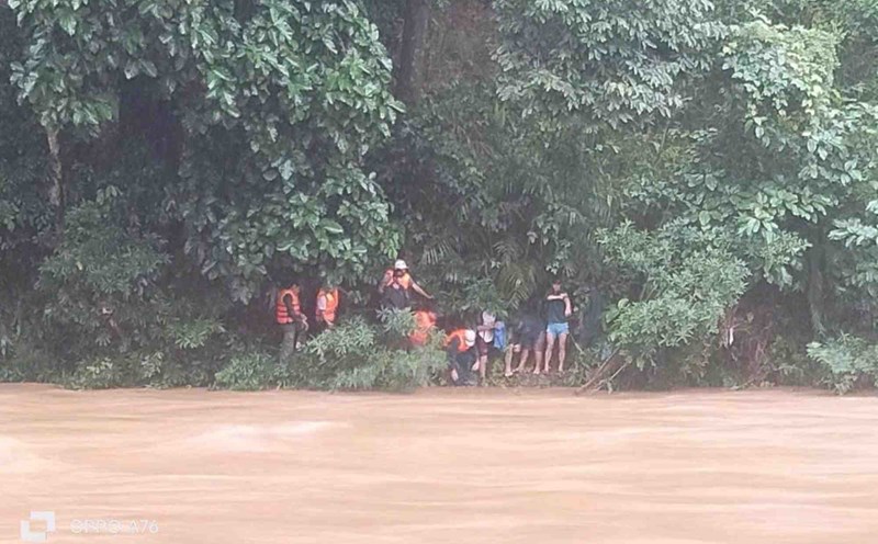 Many rivers and streams in the Quang Nam region rose, causing floods due to prolonged heavy rain. Photo: Tran Ho