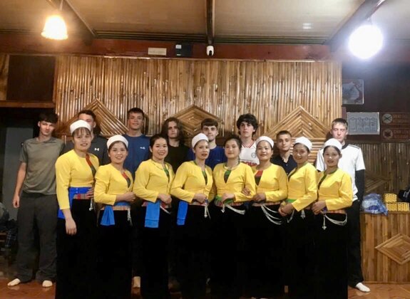 Thu hut khach du lich thap phuong trai nghiem van hoa Muong tai xom Chien, Tan Lac