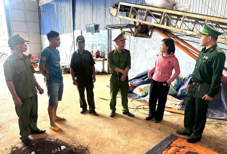 People are being educated to raise their vigilance against crime during the coffee harvest season. Photo: Minh Quynh