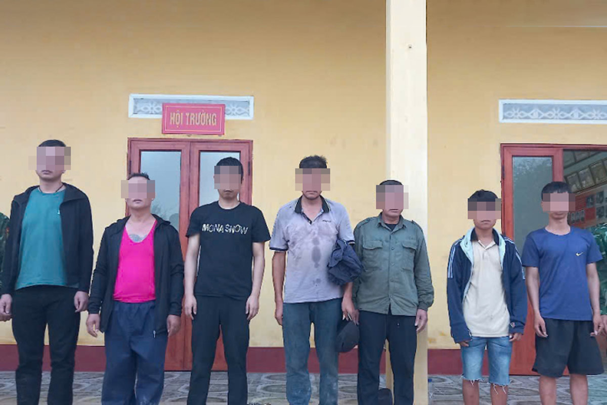 Các đối tượng vượt biên, tổ chức vượt biên trái phép tại TP Móng Cái, tỉnh Quảng Ninh. Ảnh: Biên phòng Trà Cổ