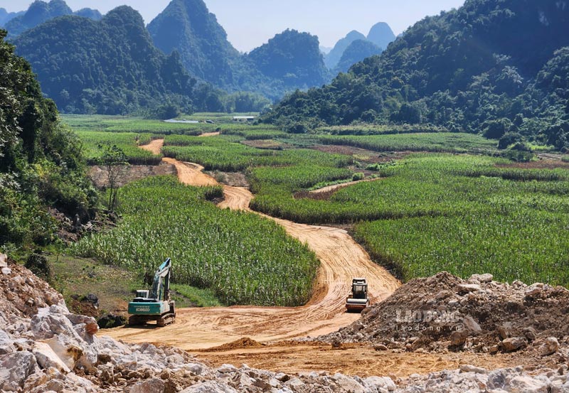 Thue su dung dat chiem ti trong lon trong tong doanh thu noi dia cua Cao Bang. Anh: Tan Van.