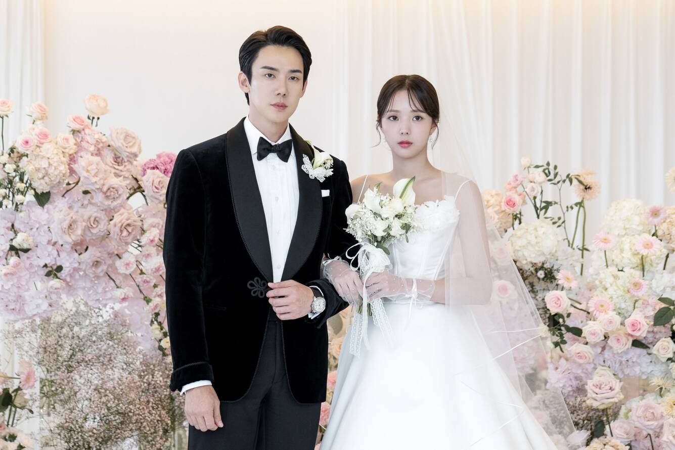 Yoo Yeon Seok va Chae Soo Bin trong phim “Khi dien thoai do chuong“. Anh: Nha san xuat