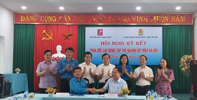 The Hanoi Textile and Garment Trade Union is one of the units that focuses on implementing the program "Improving the quality of negotiation, signing and effective implementation of Collective Labor Agreements" (illustrative photo). Photo: Trade Union