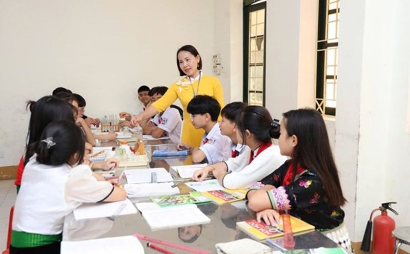 Teachers in Son La have not yet received allowances for group leaders and deputy group leaders due to conflicts between circulars and documents. Photo: Khanh Linh