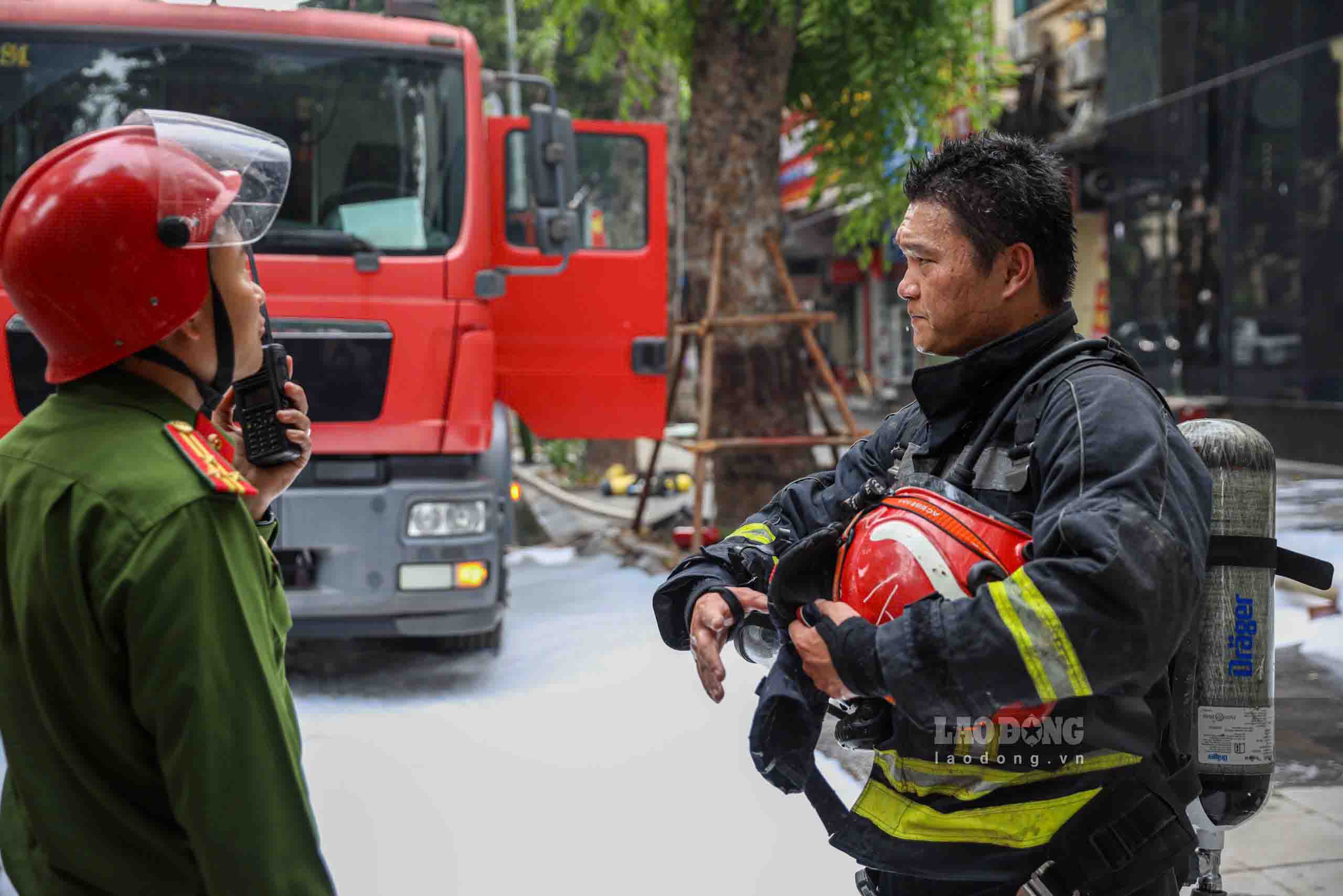 Den hon 10h cung ngay dam chay duoc khong che. Thong ke ban dau khong co thiet hai ve nguoi, thiet hai ve tai san dang duoc thong ke. Nguyen nhan vu chay dang duoc dieu tra lam ro.