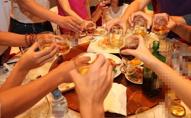 Many discussions suggested postponing the special consumption tax on alcohol and beer to ensure the harmonious interests of “the state, businesses and people”. Photo: Hai Nguyen