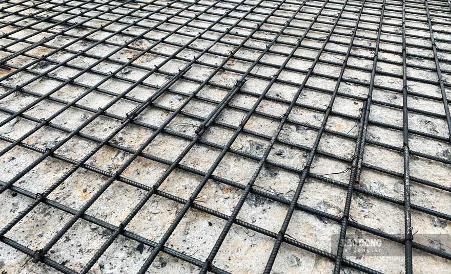 Giám đốc Sở Giao thông Vận tải tỉnh Yên Bái Trần Việt Dũng cho biết: “Ngay khi ban hành công văn, đơn vị đã tiến hành cắm biển chỉ dẫn, hướng dẫn phân luồng giao thông đối với người và phương tiện tại khu vực ngã tư 2 bên cầu“.