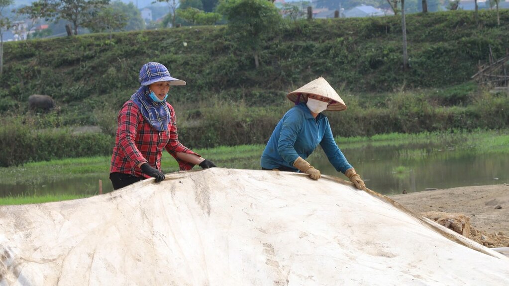 Theo đó, trên tuyến còn vướng mắc mặt bằng khoảng 1,52/4,36km, với diện tích khoảng 93.719,5m2 mặt bằng sạch, dẫn đến các nhà thầu chưa có đủ mặt bằng để triển khai thi công. 