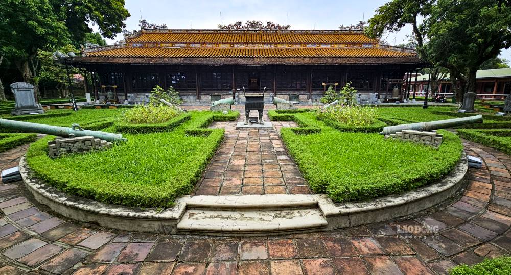 Nhung hien vat nay hien dang duoc trung bay tai Bao tang Co vat Cung dinh Hue. Bao tang la noi cat giu nhung hien vat quy, du khach thuong xuyen lui toi de tham quan, tim hieu. 