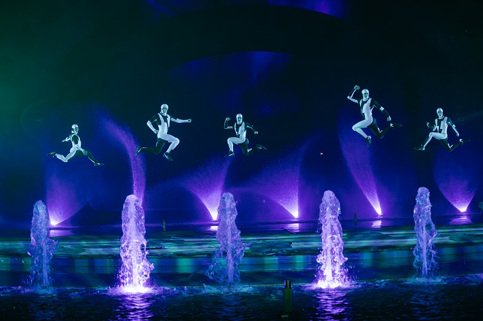 Dan dien vien quoc te ket hop voi hieu ung da dang tu nuoc, lua, laser, anh sang… Anh: Sun Group