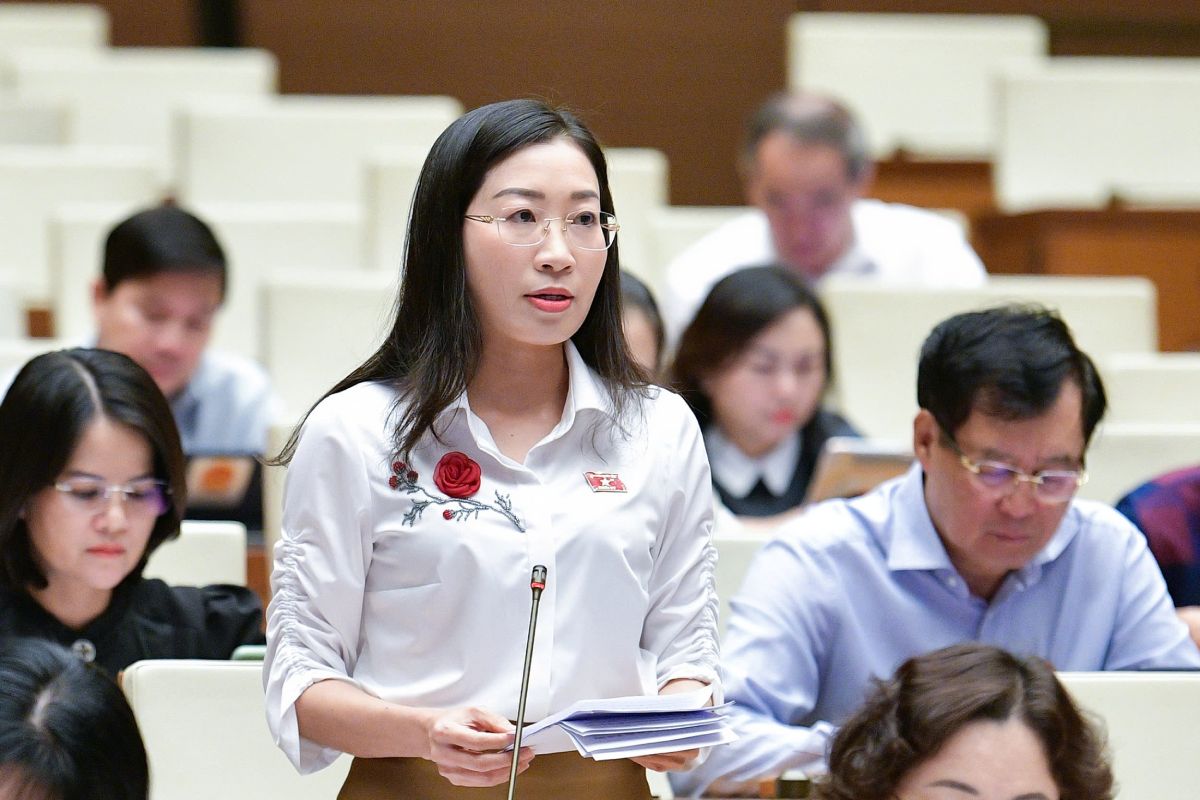 National Assembly delegate Hoang Thi Thanh Thuy proposed balancing interests when advertising on television. Photo: Pham Thang