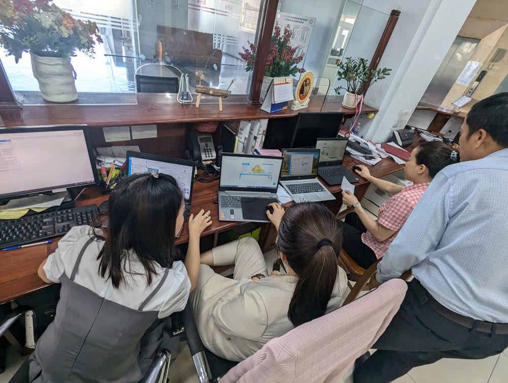 Union members and employees of the Banking industry actively participate in E-learning. Photo: Banking Union