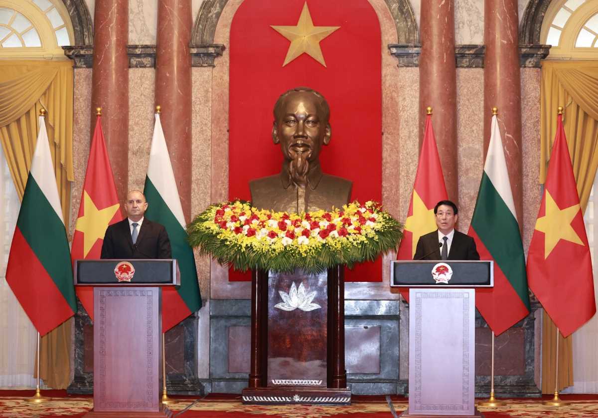 President Luong Cuong and Bulgarian President Rumen Radev met the press on November 25, 2024. Photo: Hai Nguyen