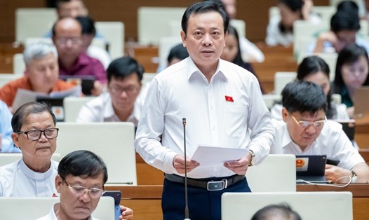Đại biểu Lê Văn Khảm (đoàn Bình Dương) nói, nhiều nghiên cứu cho thấy quảng cáo tác động đến hành vi, lối sống của trẻ em. Ảnh: Quochoi.vn
