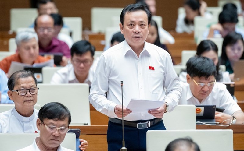 Delegate Le Van Kham (Binh Duong delegation) said that many studies show that advertising affects children's behavior and lifestyle. Photo: Quochoi.vn