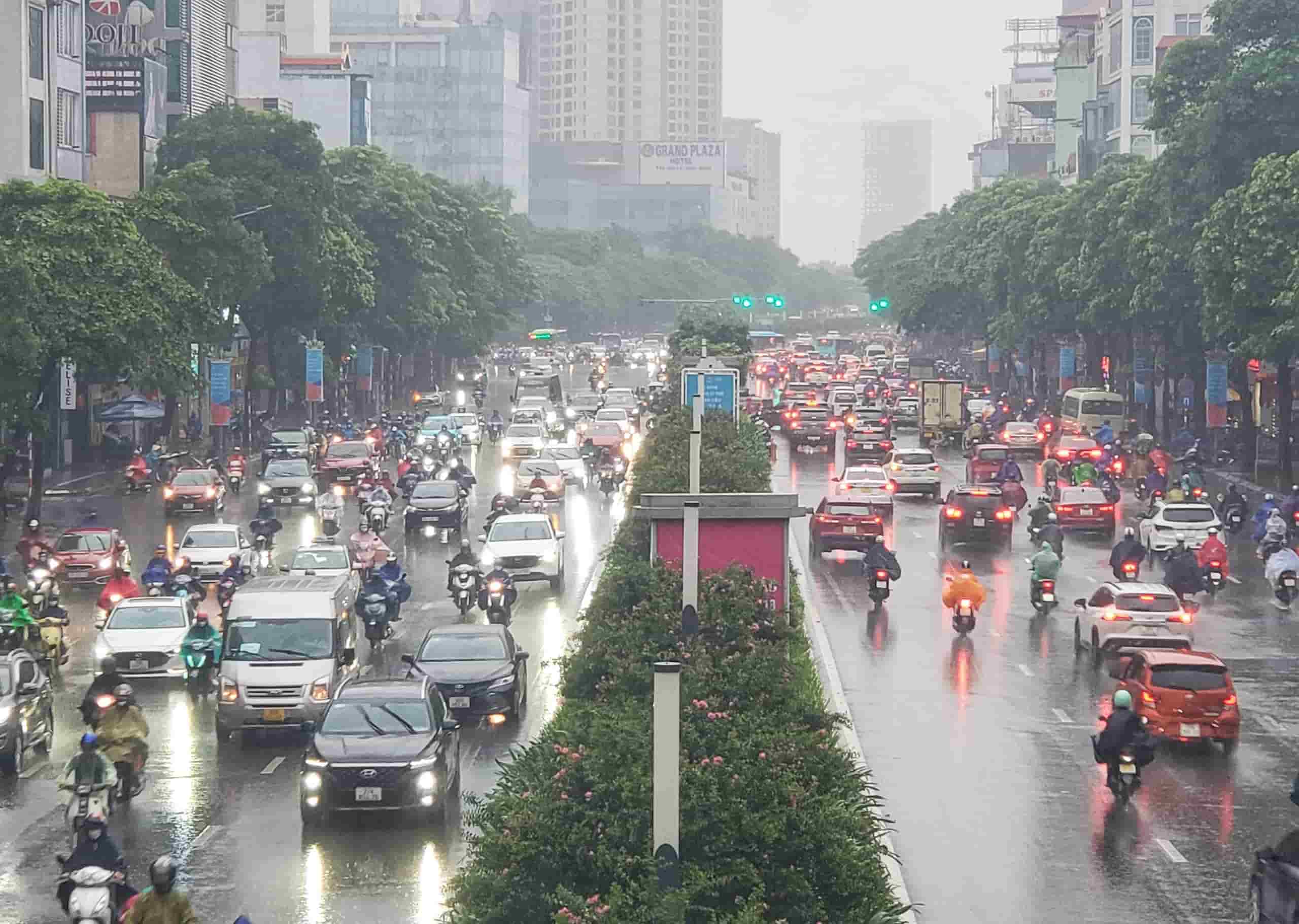 Weather forecast for Hanoi is scattered rain tomorrow, November 26, due to the impact of cold air. Photo: To The