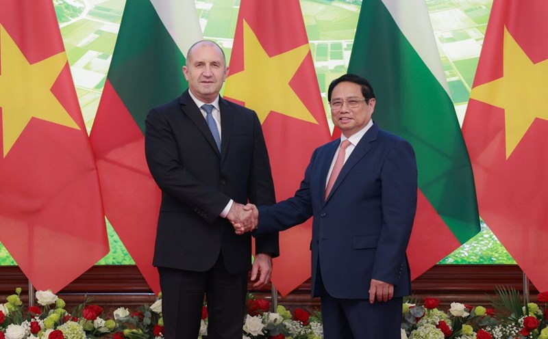 Prime Minister Pham Minh Chinh meets with Bulgarian President Rumen Radev. Photo: Hai Nguyen