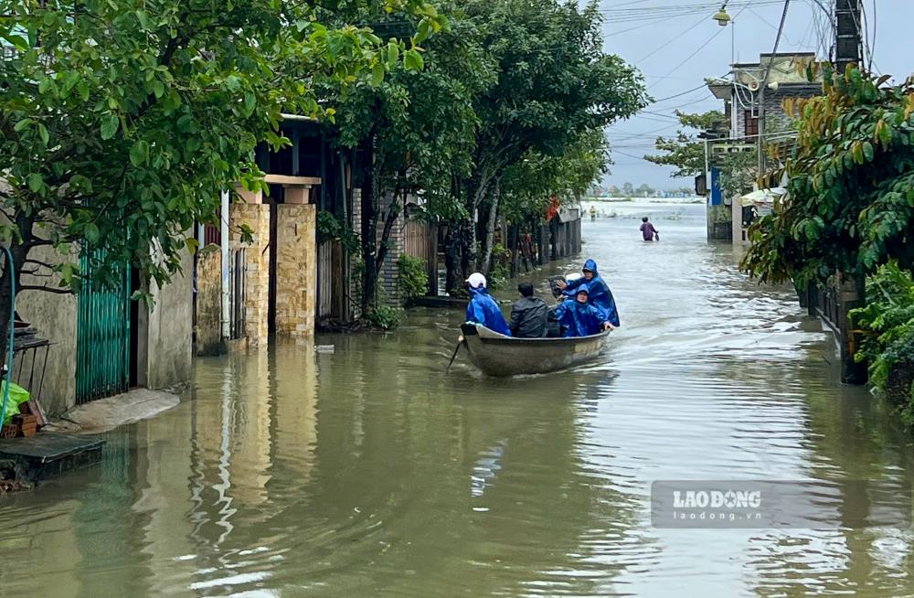 Vung nui cac huyen A Luoi, Nam Dong, Phu Loc, Phong Dien va thi xa Huong Tra 150-400mm, co noi tren 500mm; rieng vung nui Bach Ma va dinh Bach Ma (Phu Loc) 400-800mm, co noi tren 800mm. 