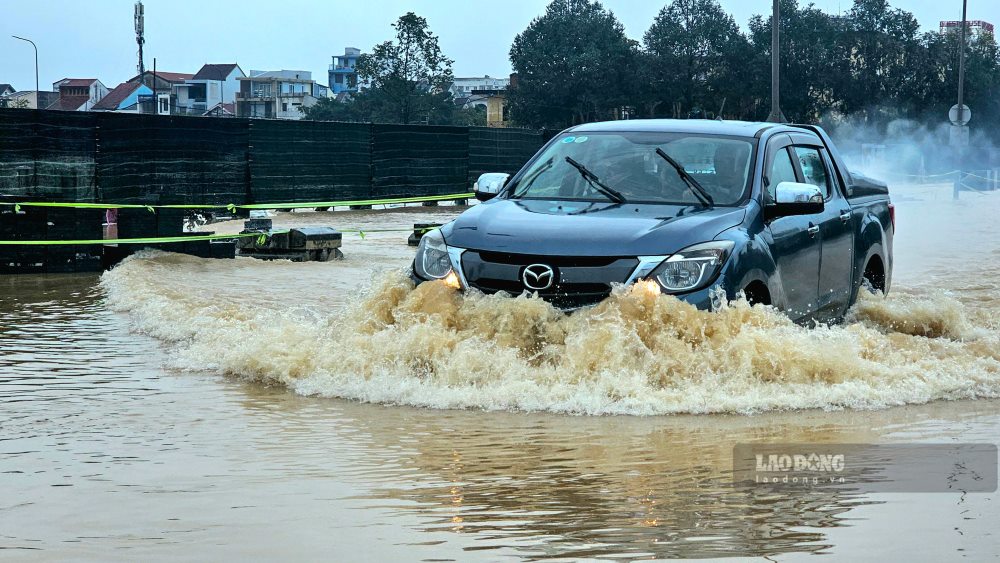 Du bao tu chieu toi va dem 26 den 28.11, do anh huong cua dot khong khi lanh co cuong do trung binh den manh nen tinh Thua Thien Hue tiep tuc co mua, rai rac mua vua, mua to, co noi mua rat to.