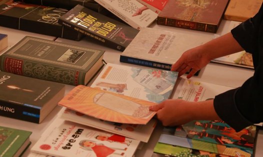 Các tác phẩm được trưng bày ở Giải thưởng Sách Quốc gia lần thứ 6, năm 2023. Ảnh: Thùy Trang