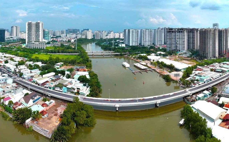 Rach Dia Bridge (connecting Nha Be district and District 7) will open to traffic on the morning of November 28.