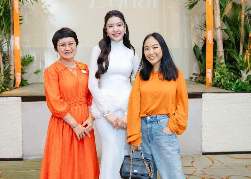 Singers Doan Trang and Thuy Van support the message of gender equality. Photo: Artist provided.