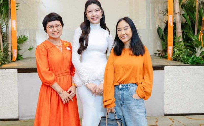 Singers Doan Trang and Thuy Van support the message of gender equality. Photo: Artist provided.
