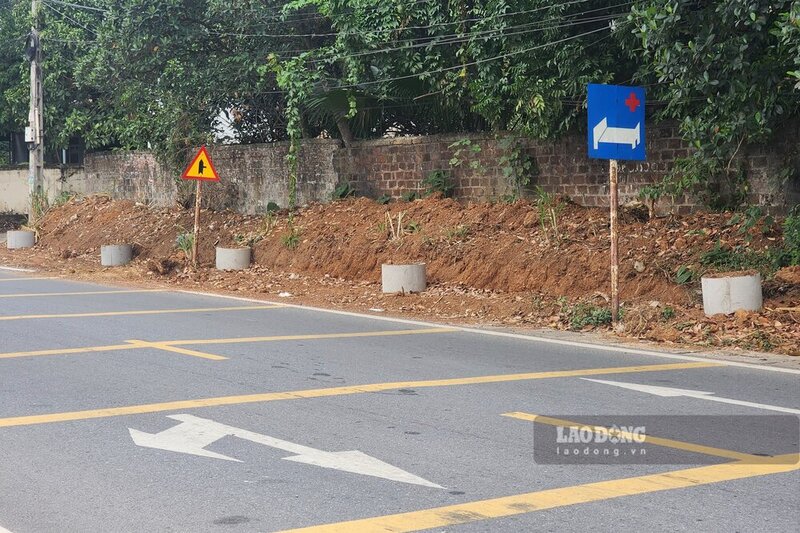 De dam bao an toan giao thong tren tuyen duong tinh 320C, So Giao thong van tai de nghi UBND xa Dong Thanh thuc hien thao do, di doi cac u trong cay bang be tong neu tren ra khoi pham vi dat danh cho duong bo tuyen duong tinh 320C, thoi gian xong truoc ngay 30.11.2024. De nghi UBND xa Dong Thanh chi dao, thuc hien.