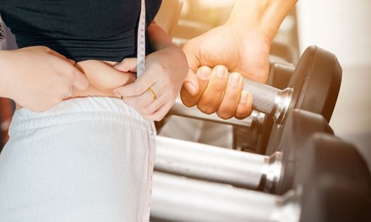 Phụ nữ đốt cháy chất béo chậm hơn so với nam giới. Đồ họa: Thanh Thanh
