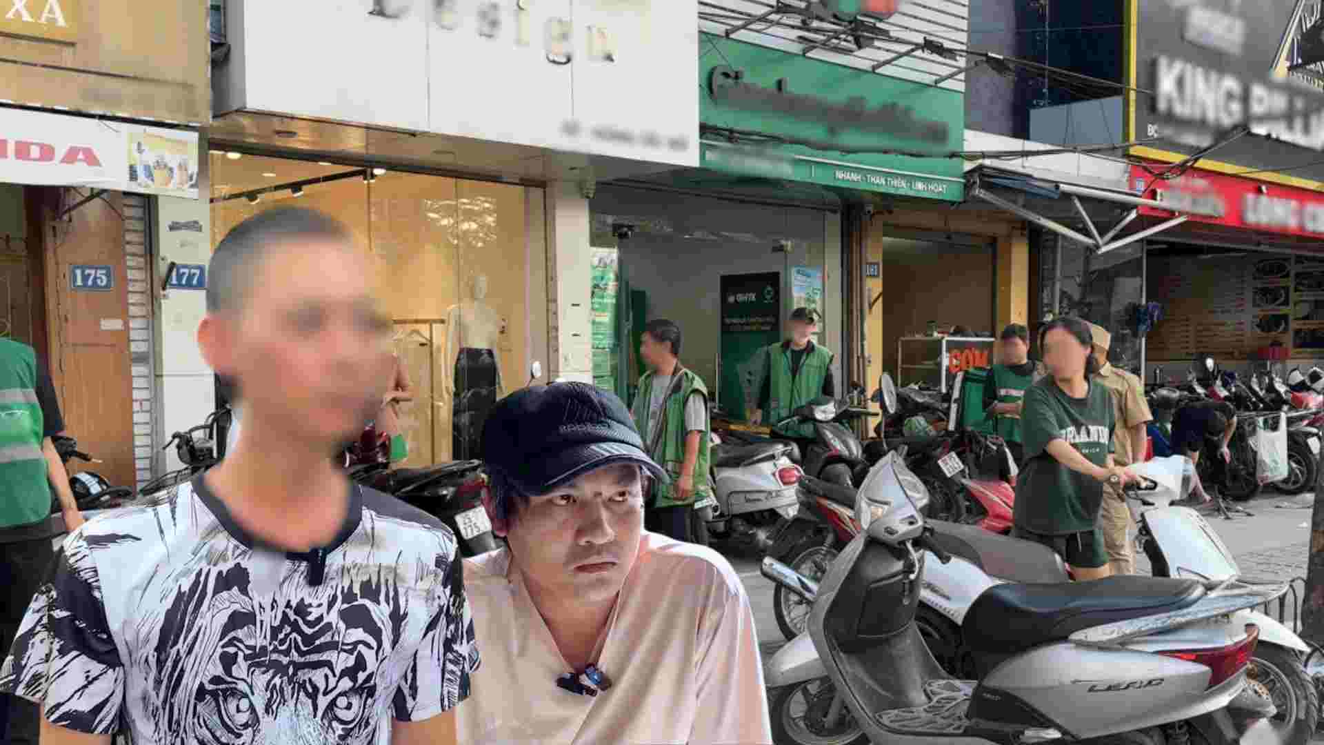 Despite paying a fine of millions of dong to encroach on the sidewalk to sell noodles