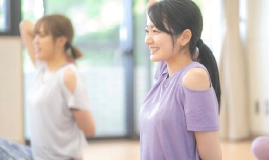 Công dụng của tập yoga nóng với bệnh trầm cảm. Ảnh: Theo Healthshots.