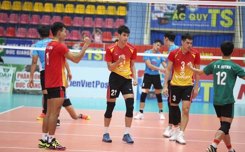 LPB Ninh Binh meets XSKT Vinh Long at the 2024 National Volleyball Championship. Photo: VFV