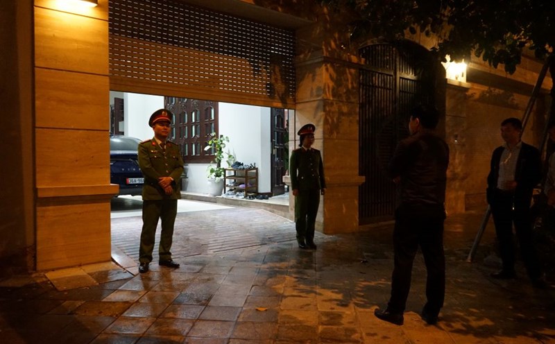 Authorities searched the home of former Thanh Hoa Provincial Party Secretary Trinh Van Chien on December 29, 2023. Photo: Quach Du