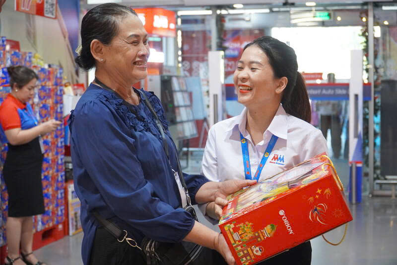 Ho Chi Minh City residents buy Tet goods early. Photo: Ngoc Le