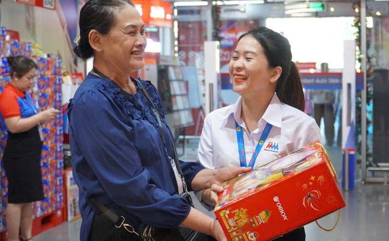 Ho Chi Minh City residents buy Tet goods early. Photo: Ngoc Le