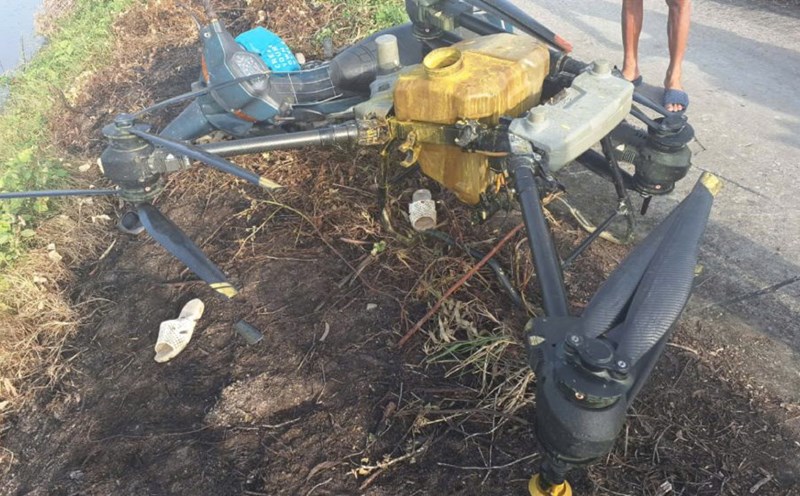 The scene of the collision between a pesticide-spraying drone that killed a motorcyclist. Photo: Xuan Nhi