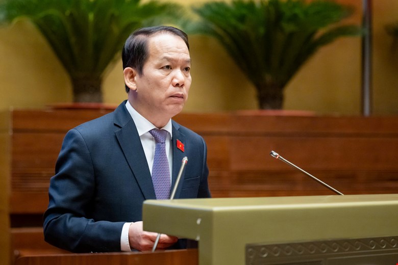 Chairman of the Law Committee Hoang Thanh Tung requested clarification of the reason why the Minister has not fully fulfilled his responsibility of directly receiving citizens. Photo: Pham Dong