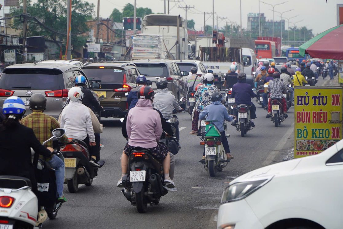 Sau khi hoan thanh, doan Quoc lo 1 qua huyen Binh Chanh duoc mo rong len 10-12 lan xe se gop phan giai toa un tac giao thong tai cua ngo phia Tay TPHCM, giam tai nan va tang hieu qua cac du an dang trien khai nhu: Cao toc Bac - Nam, cac tuyen Vanh dai 2, 3 va 4 TPHCM.